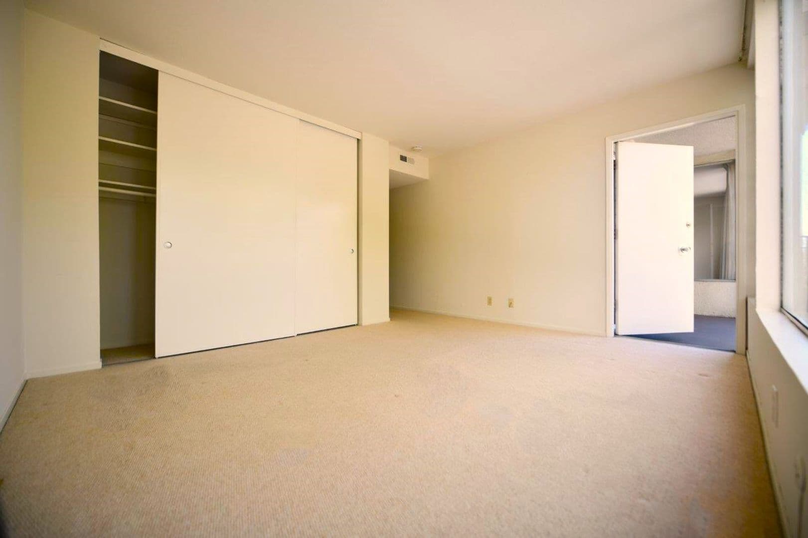 Oakland Apartment: 5401 Broadway Terrace