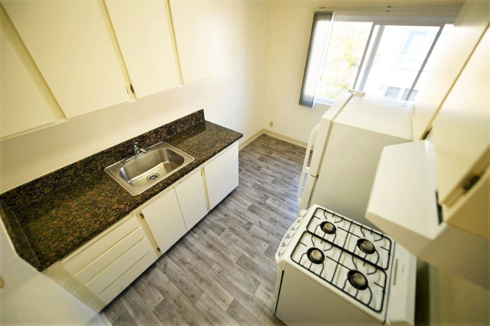 Oakland Apartment: 2801 Summit Street
