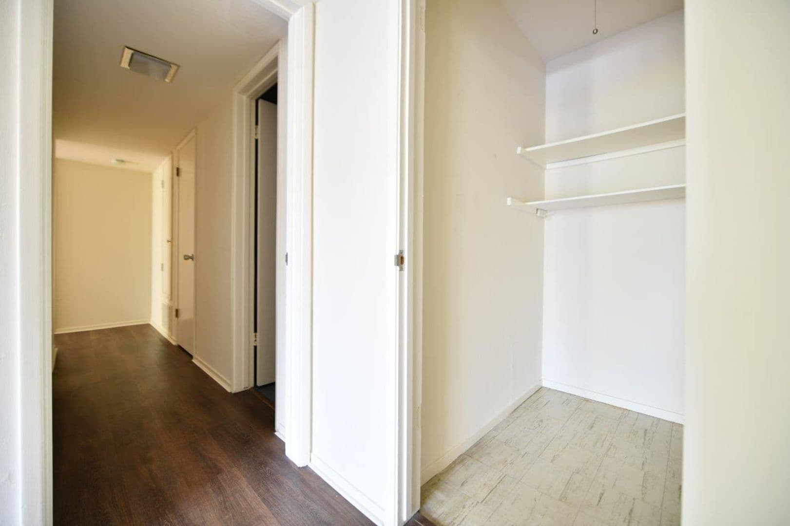 Oakland Apartment: 5401 Broadway Terrace