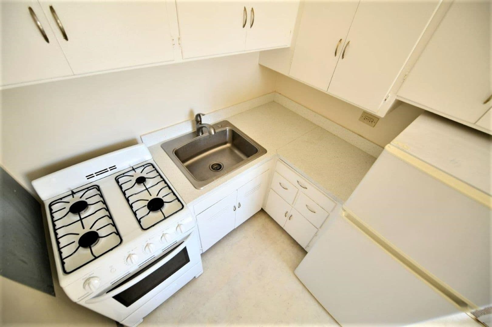 Berkeley Apartment: 2468 Bancroft Way