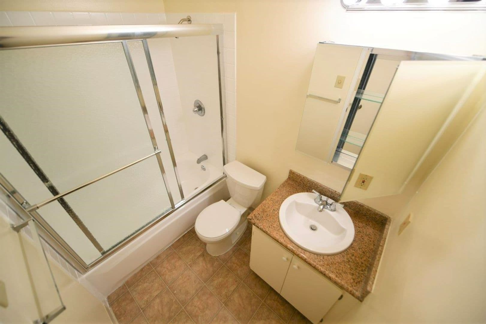 Oakland Apartment: 2801 Summit Street