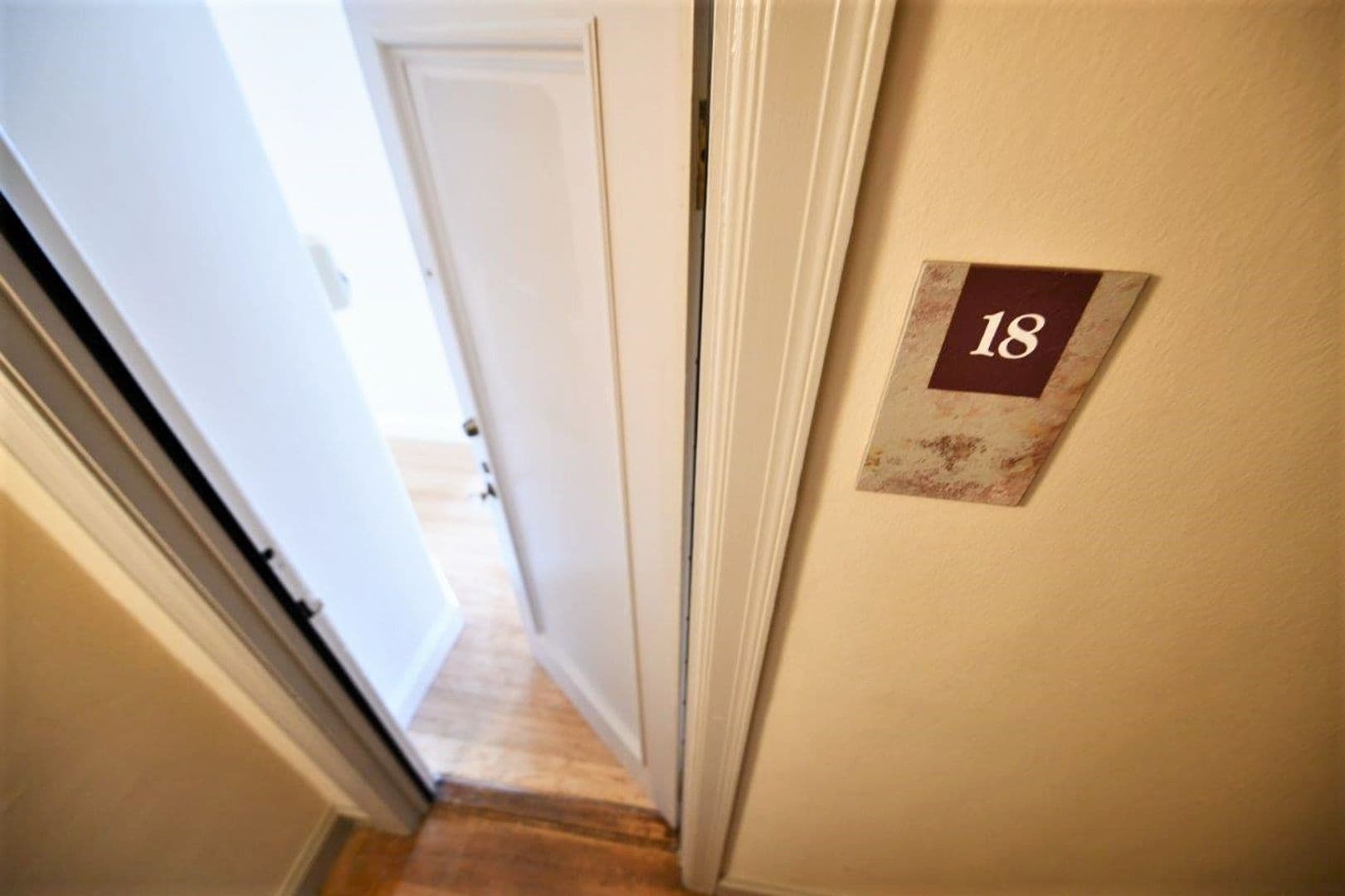 Oakland Apartment: 431 Lee Street