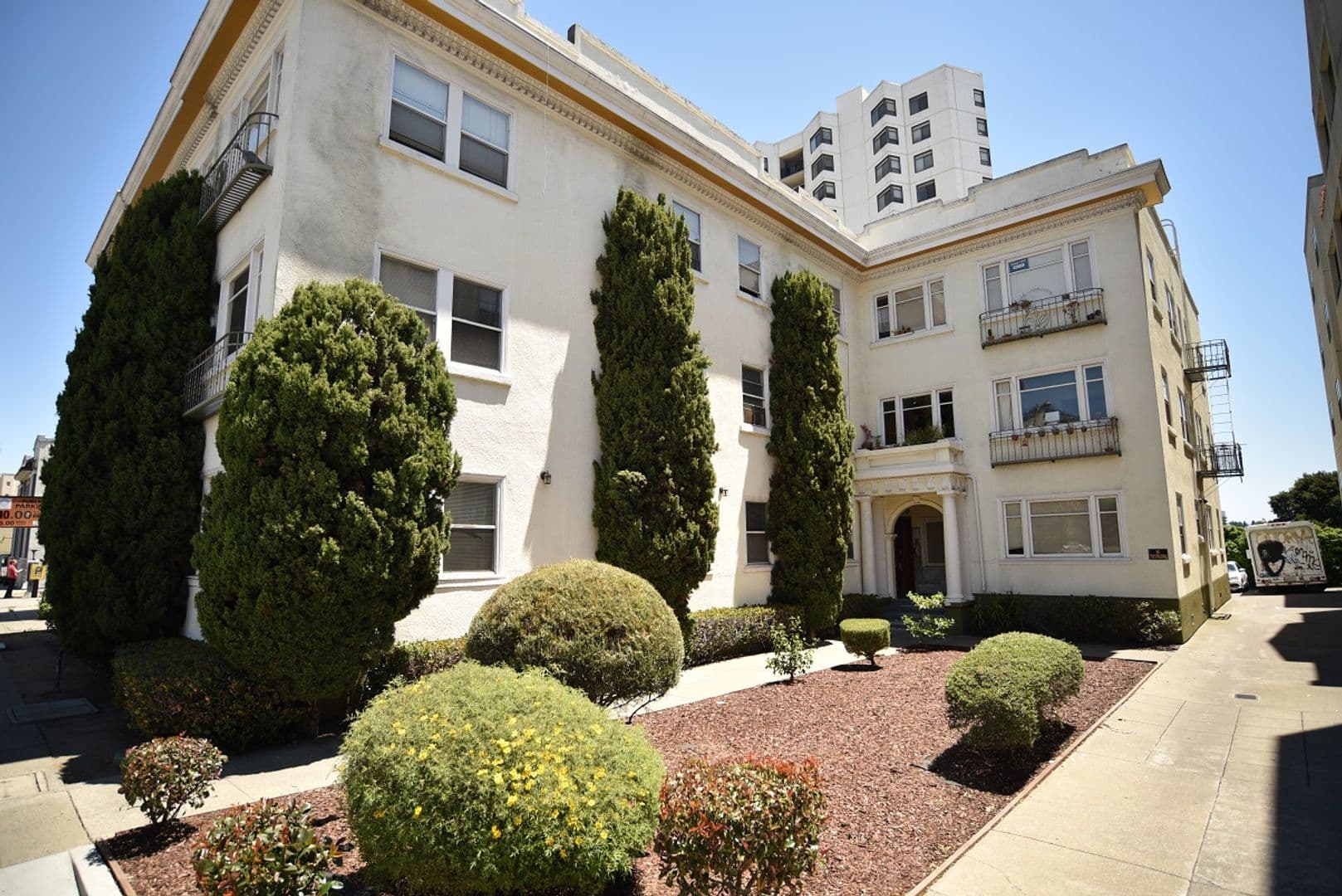 Oakland Apartment: 1458 Madison Street