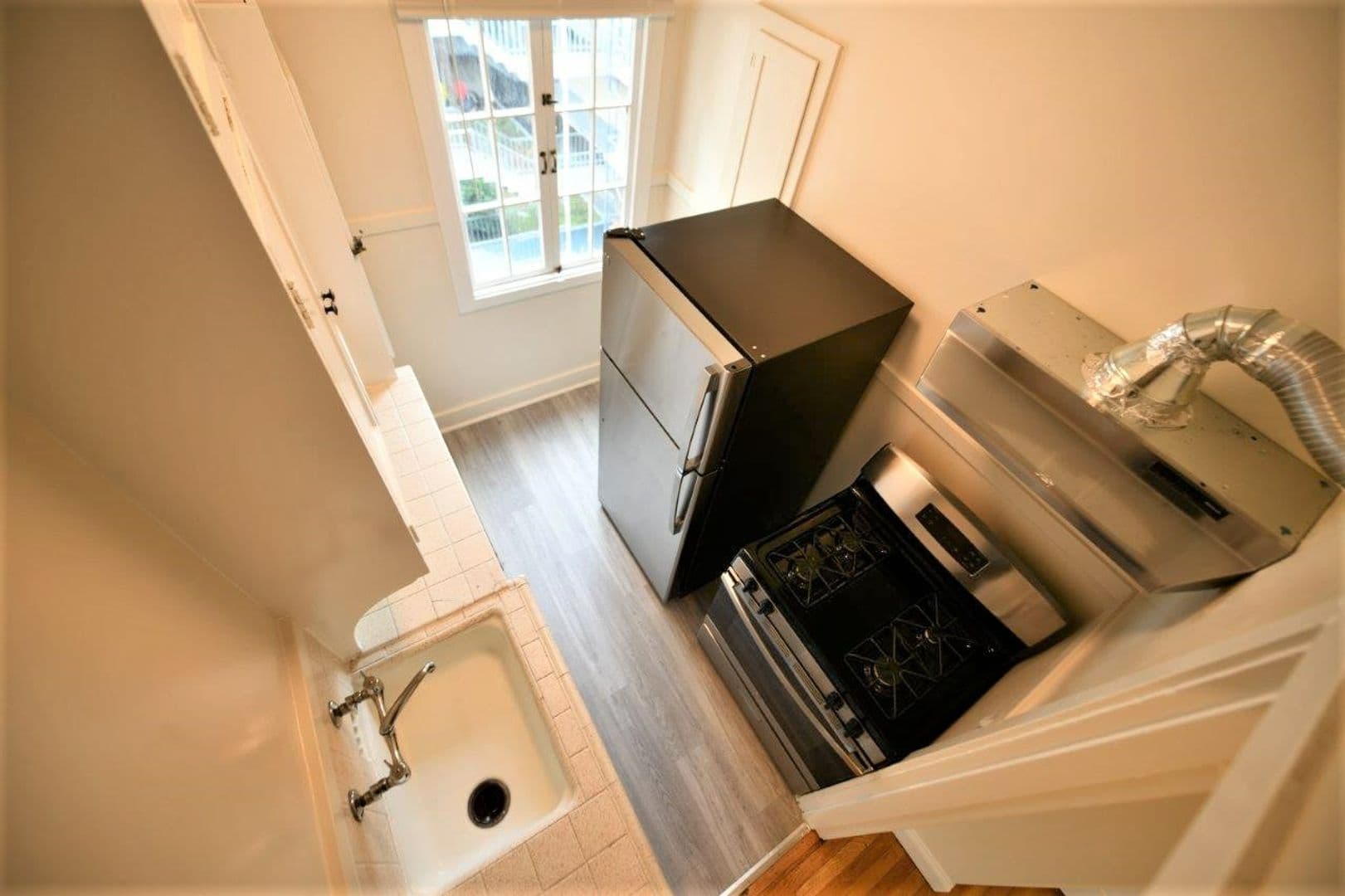 Oakland Apartment: 431 Lee Street