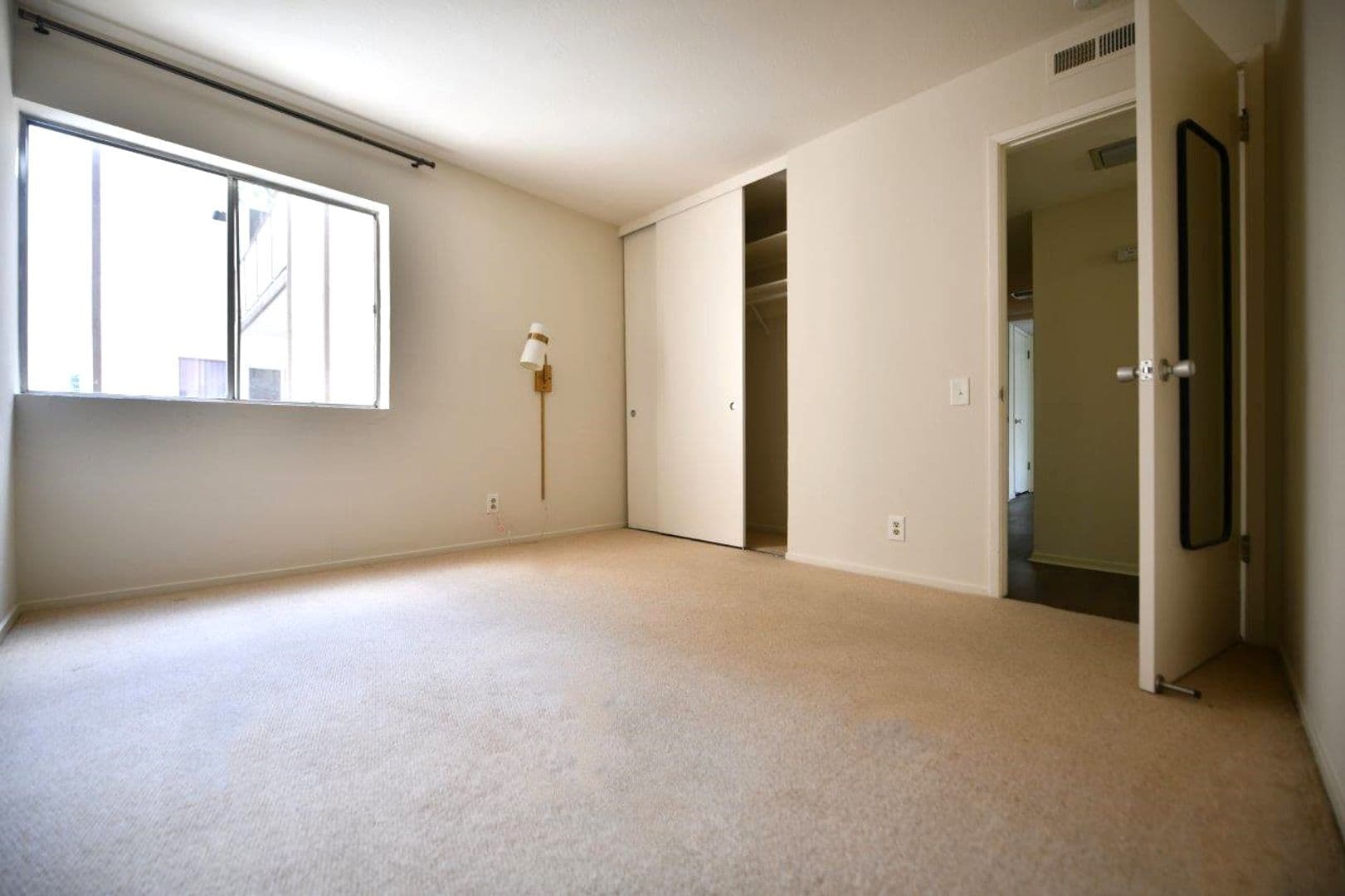 Oakland Apartment: 5401 Broadway Terrace