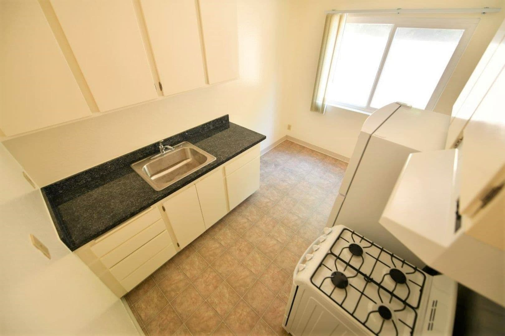 Oakland Apartment: 2801 Summit Street