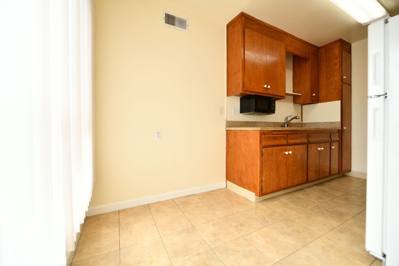 Oakland Apartment: 433 Perkins Street