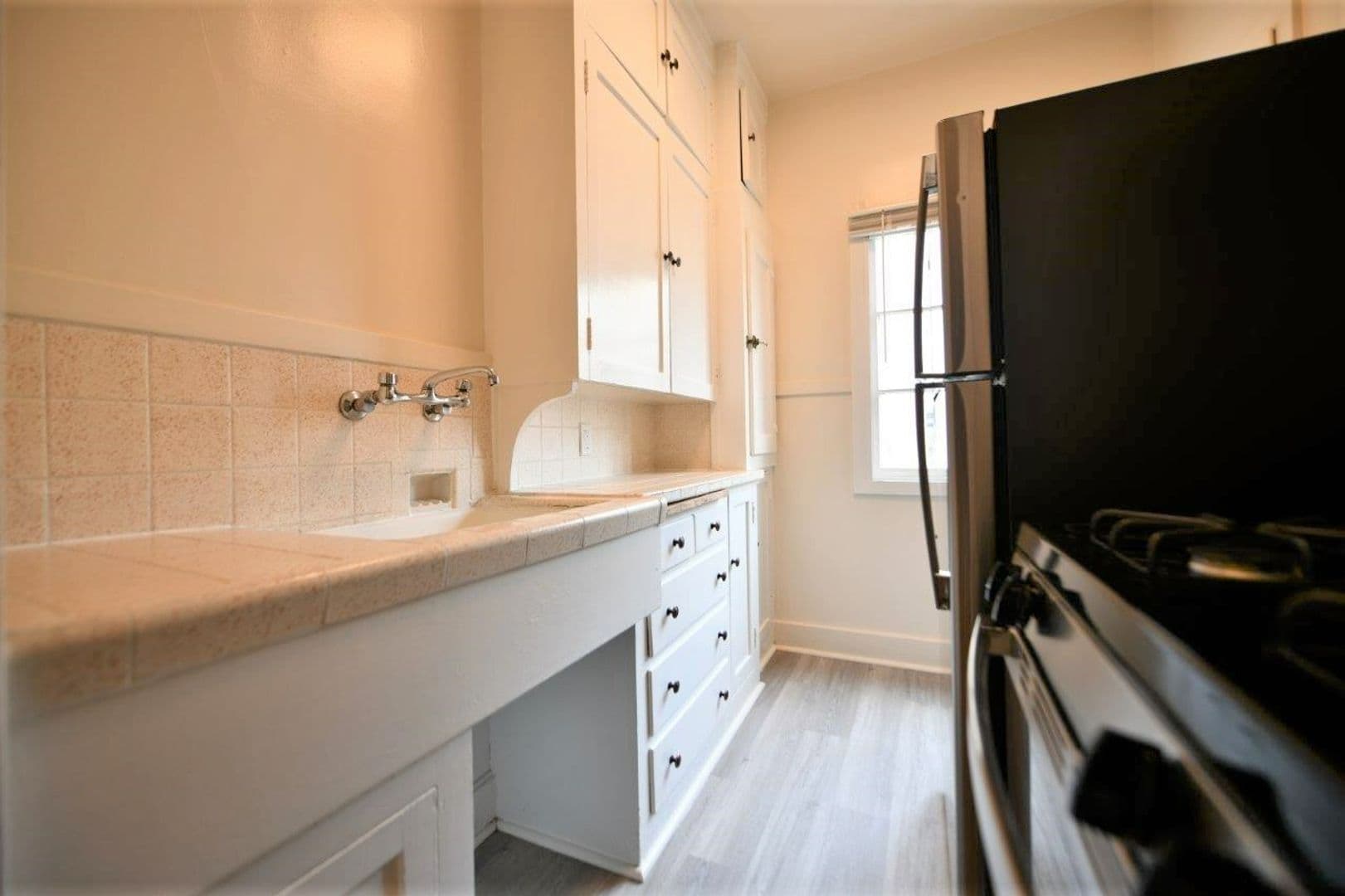 Oakland Apartment: 431 Lee Street