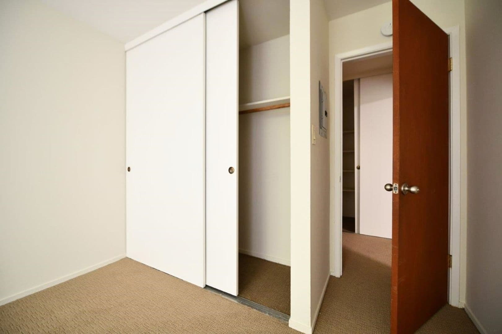 Oakland Apartment: 40 Moss Avenue