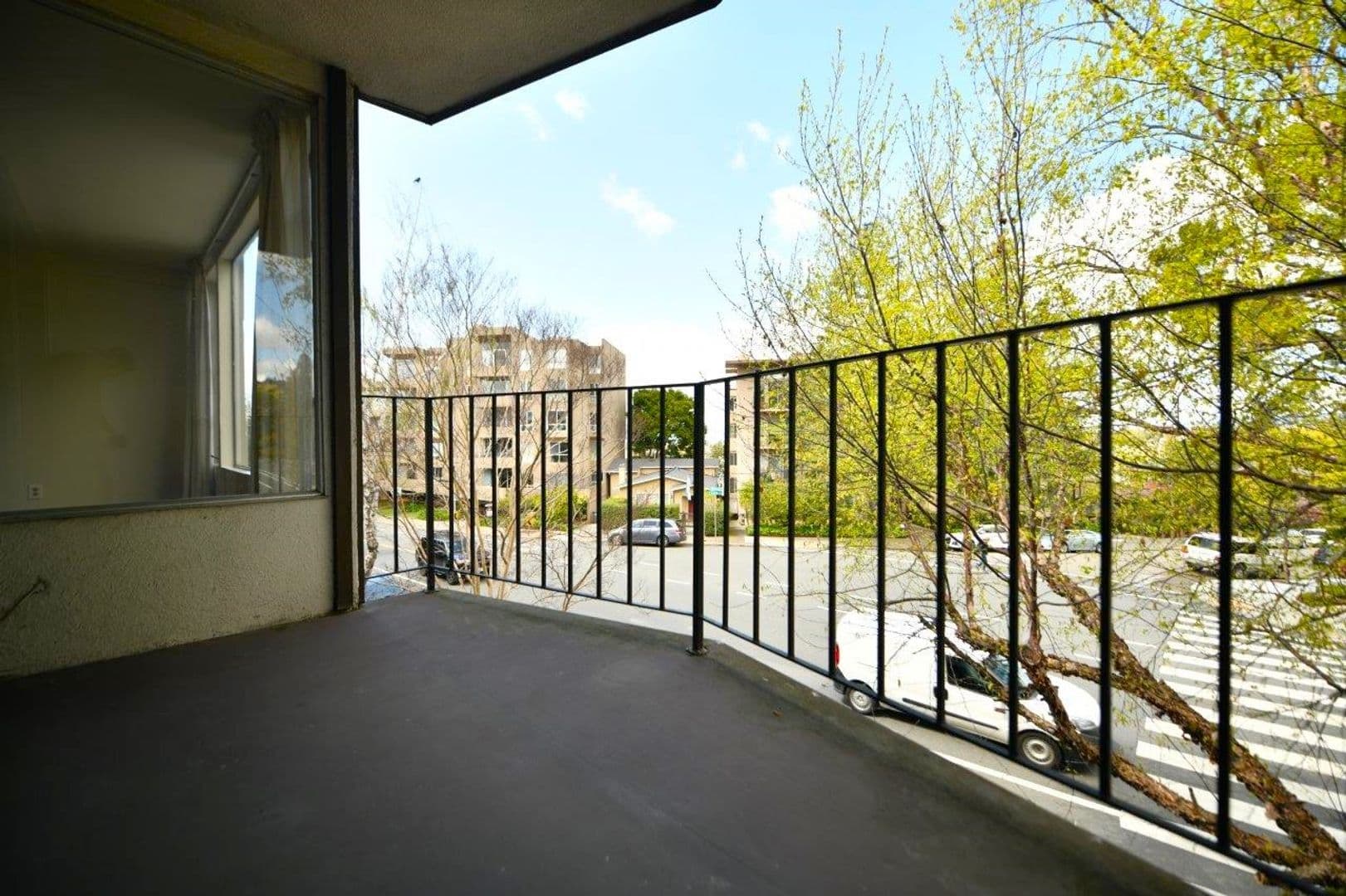 Oakland Apartment: 5401 Broadway Terrace