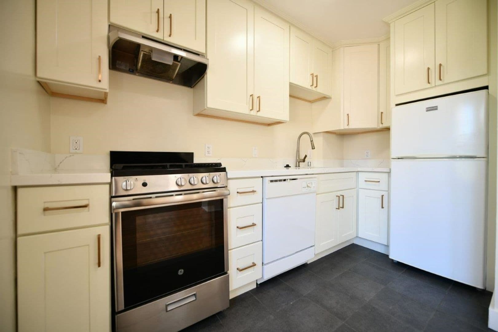 Oakland Apartment: 1458 Madison Street