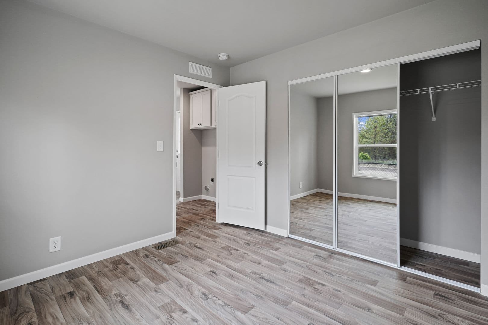 La Pine Apartment: 52663 Drafter Rd.