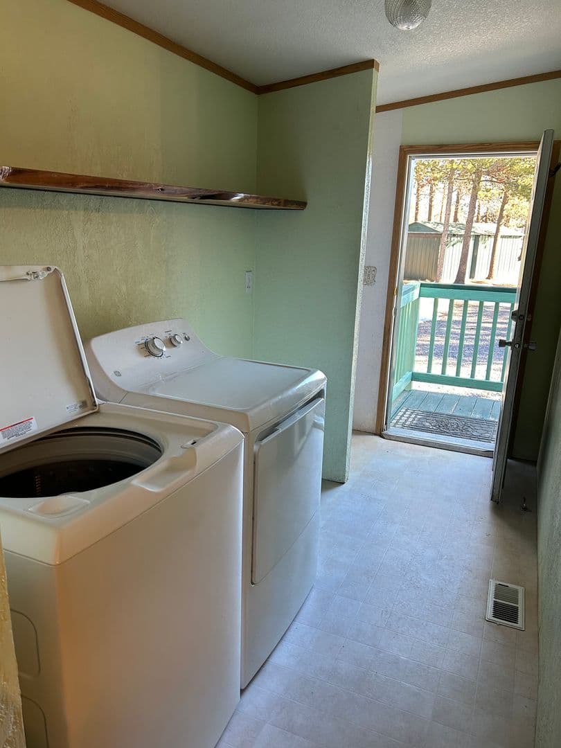La Pine House: 52405 Antler Ln.