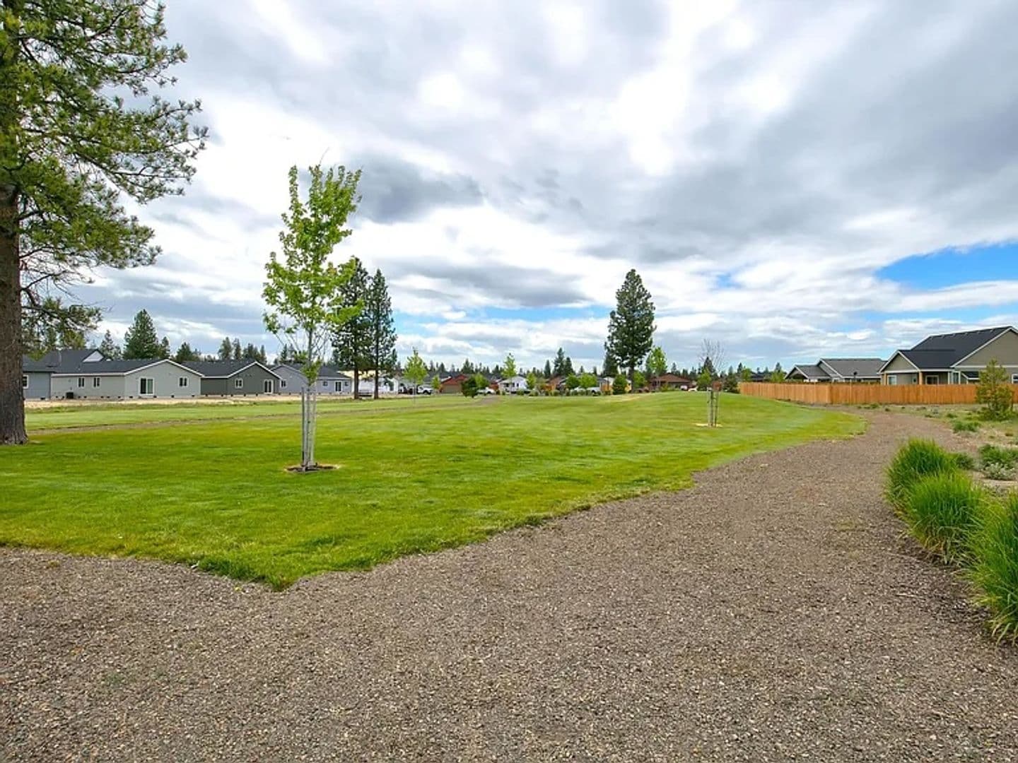La Pine House: 16624 Pine Creek Dr.