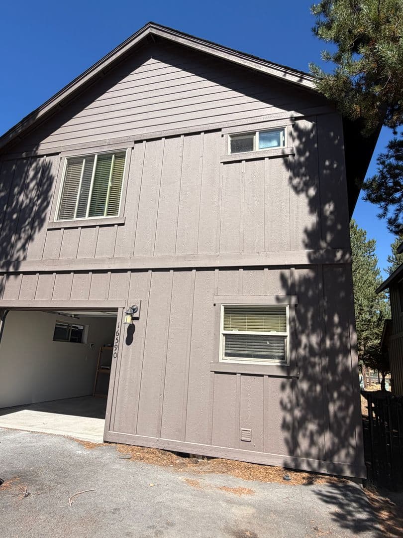La Pine House: 16590  Daisy Place