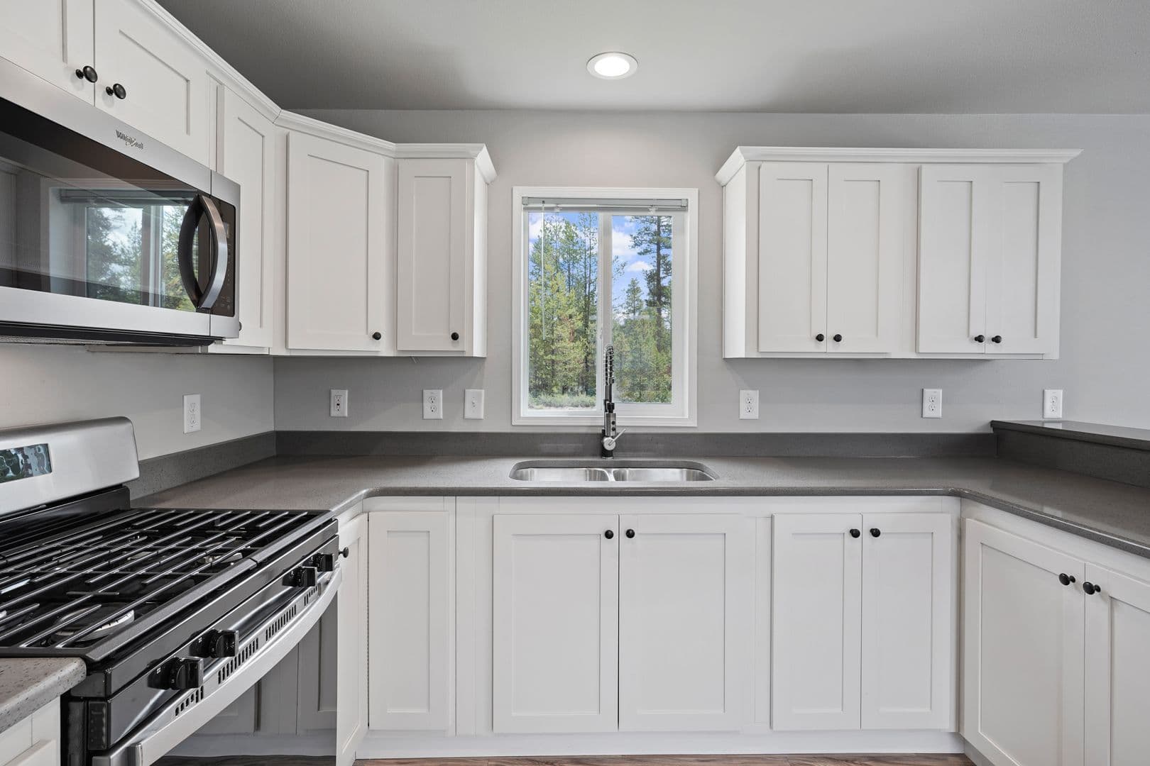 La Pine Apartment: 52663 Drafter Rd.