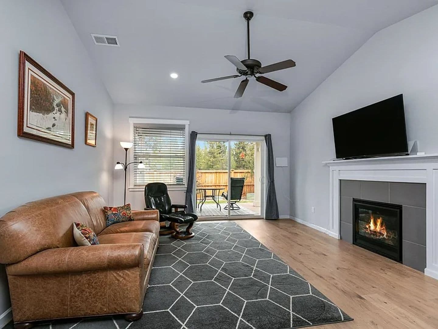 La Pine House: 16624 Pine Creek Dr.