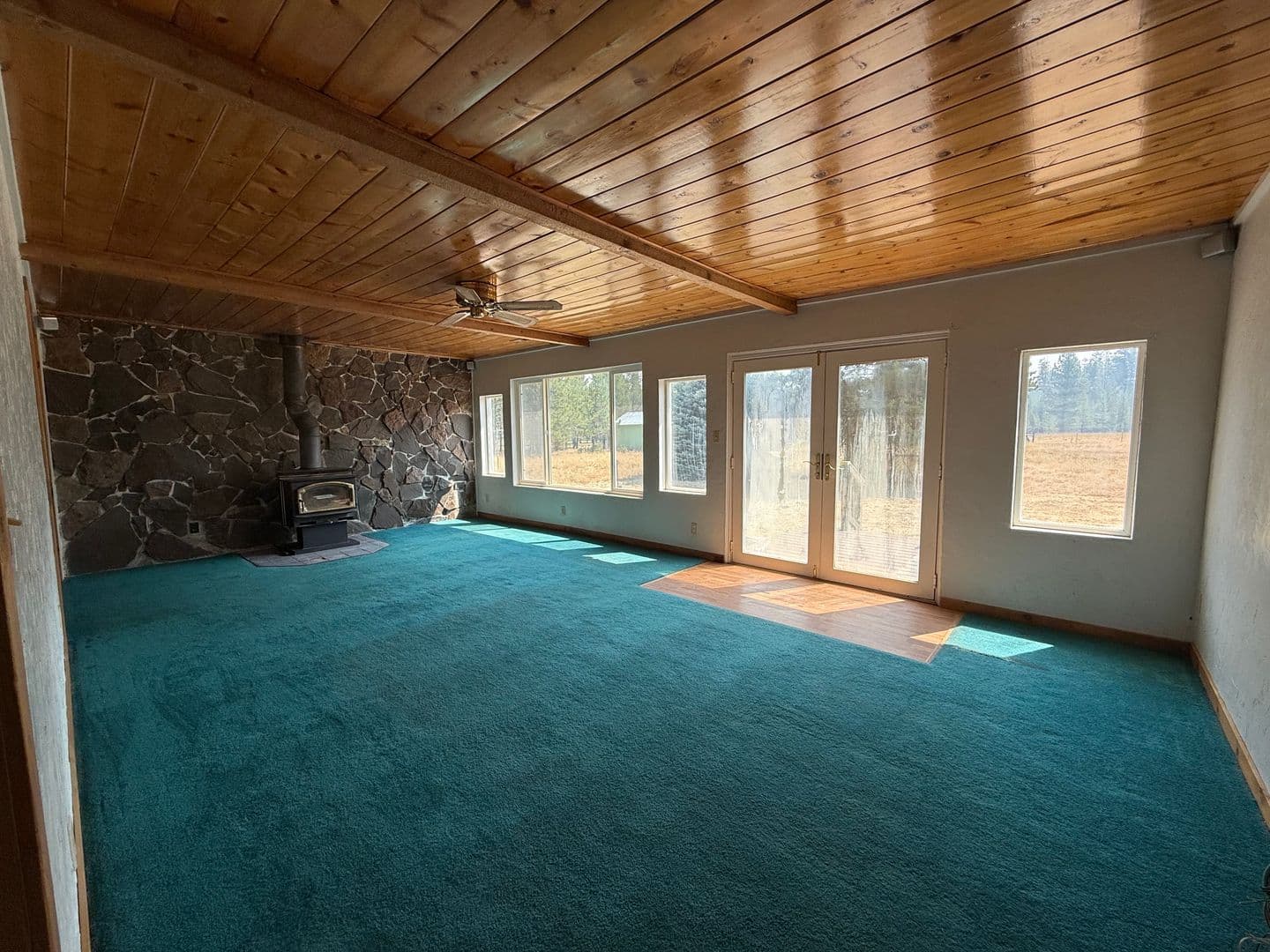 La Pine House: 149927 Midstate Rd
