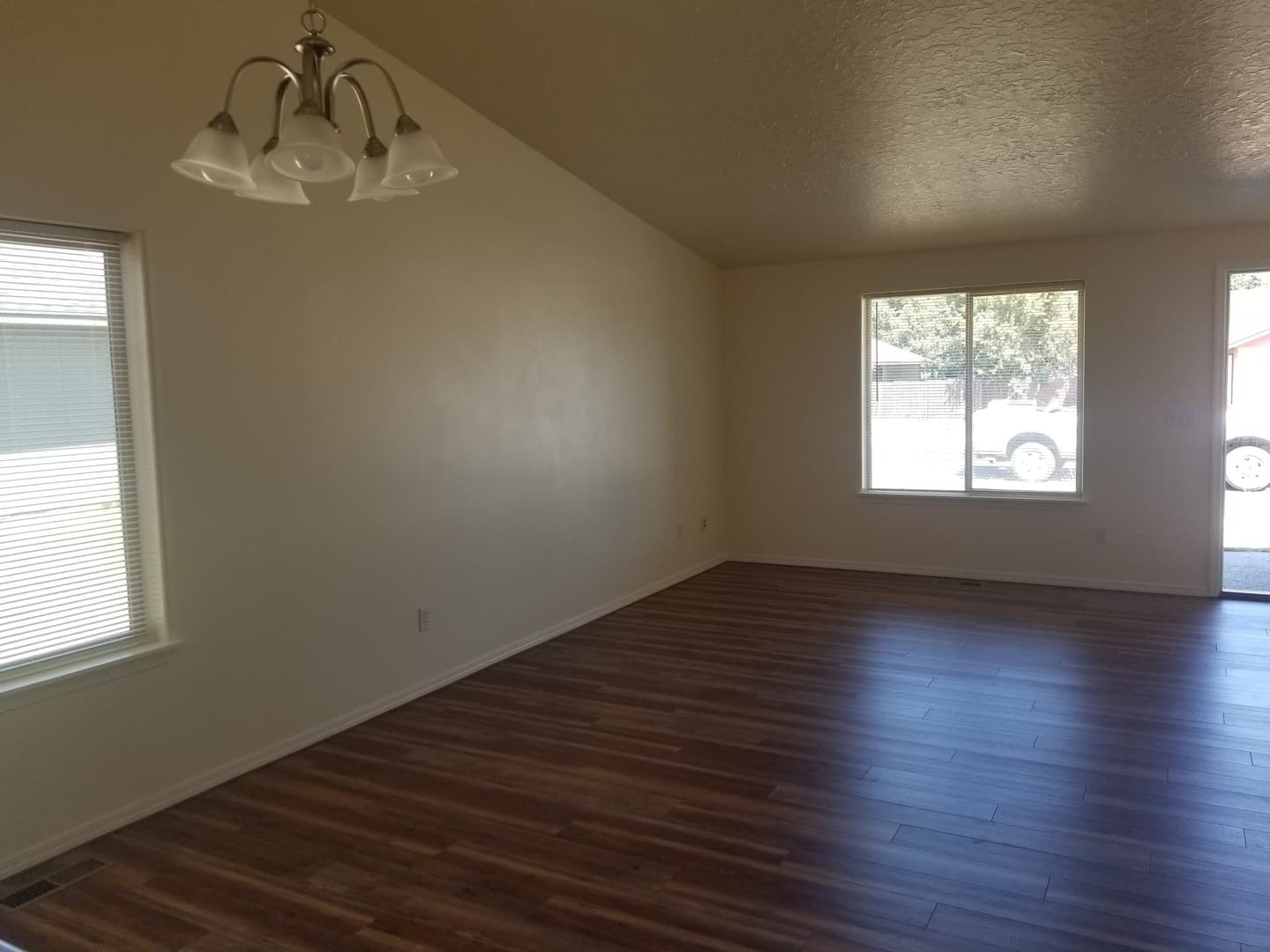 La Pine House: 16457 Cassidy