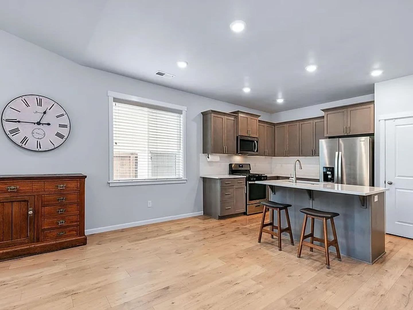La Pine House: 16624 Pine Creek Dr.