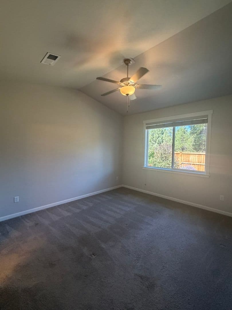 La Pine House: 16624 Pine Creek Dr.