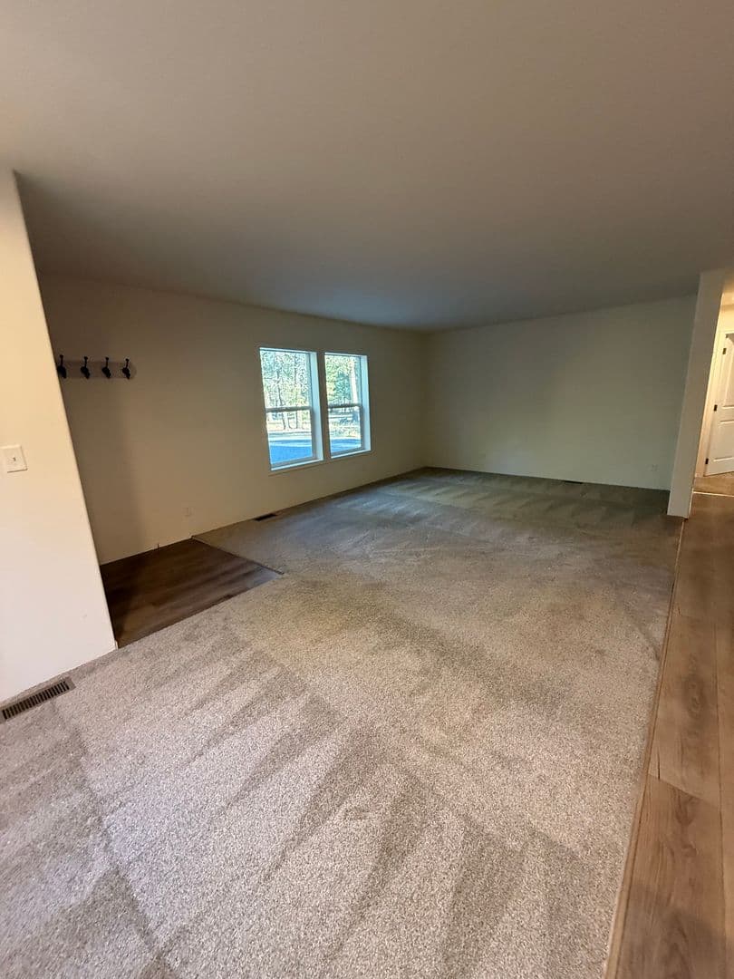 La Pine House: 53277 Big Timber Dr.