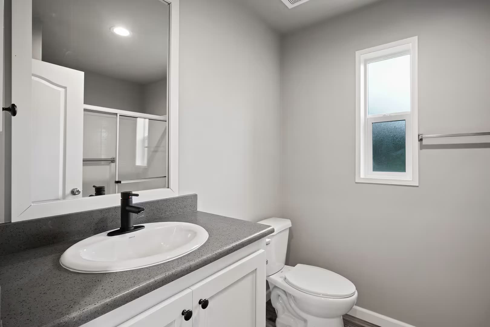 La Pine Apartment: 52663 Drafter Rd.