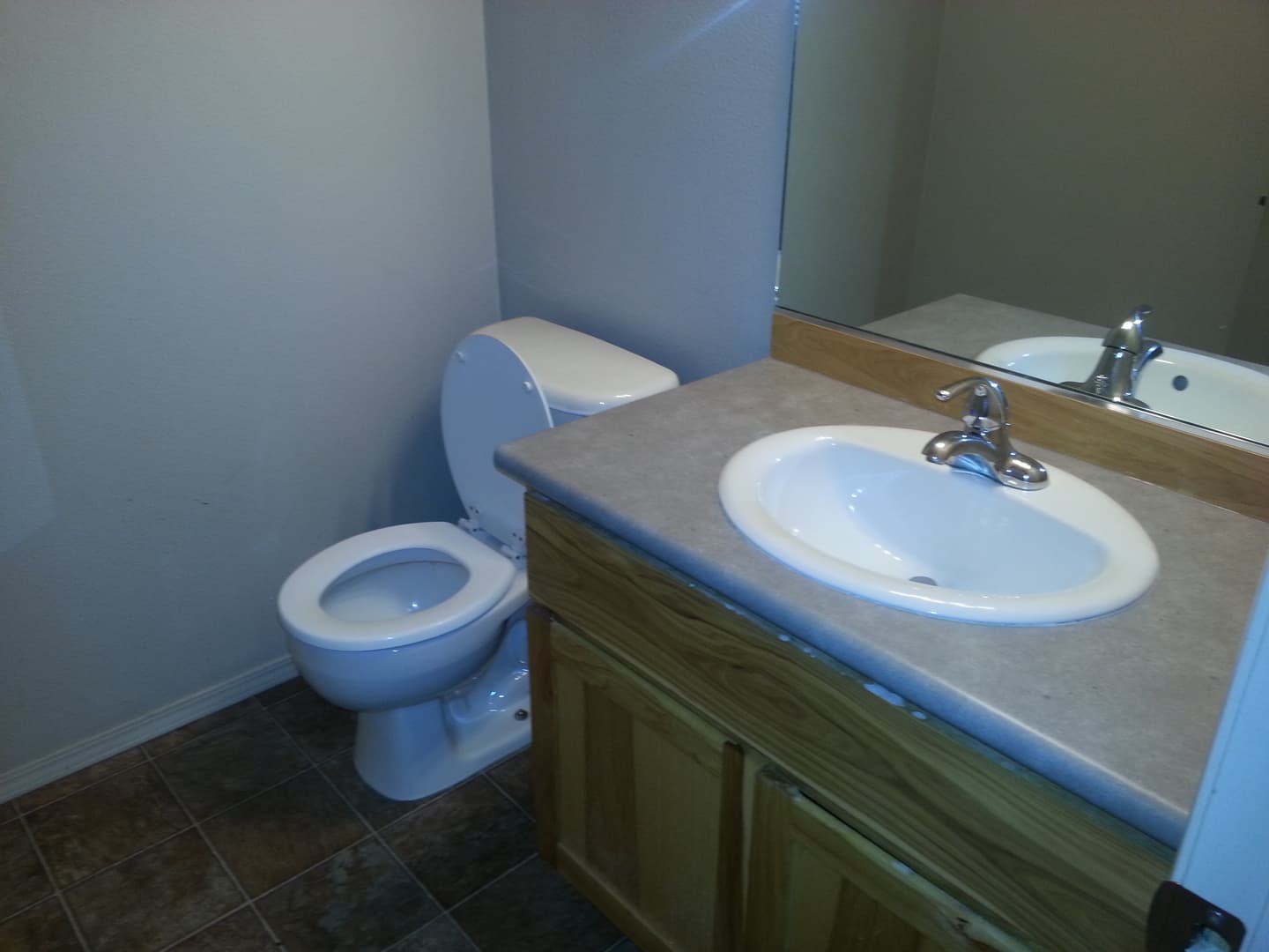 La Pine Apartment: 16406 Heath Dr