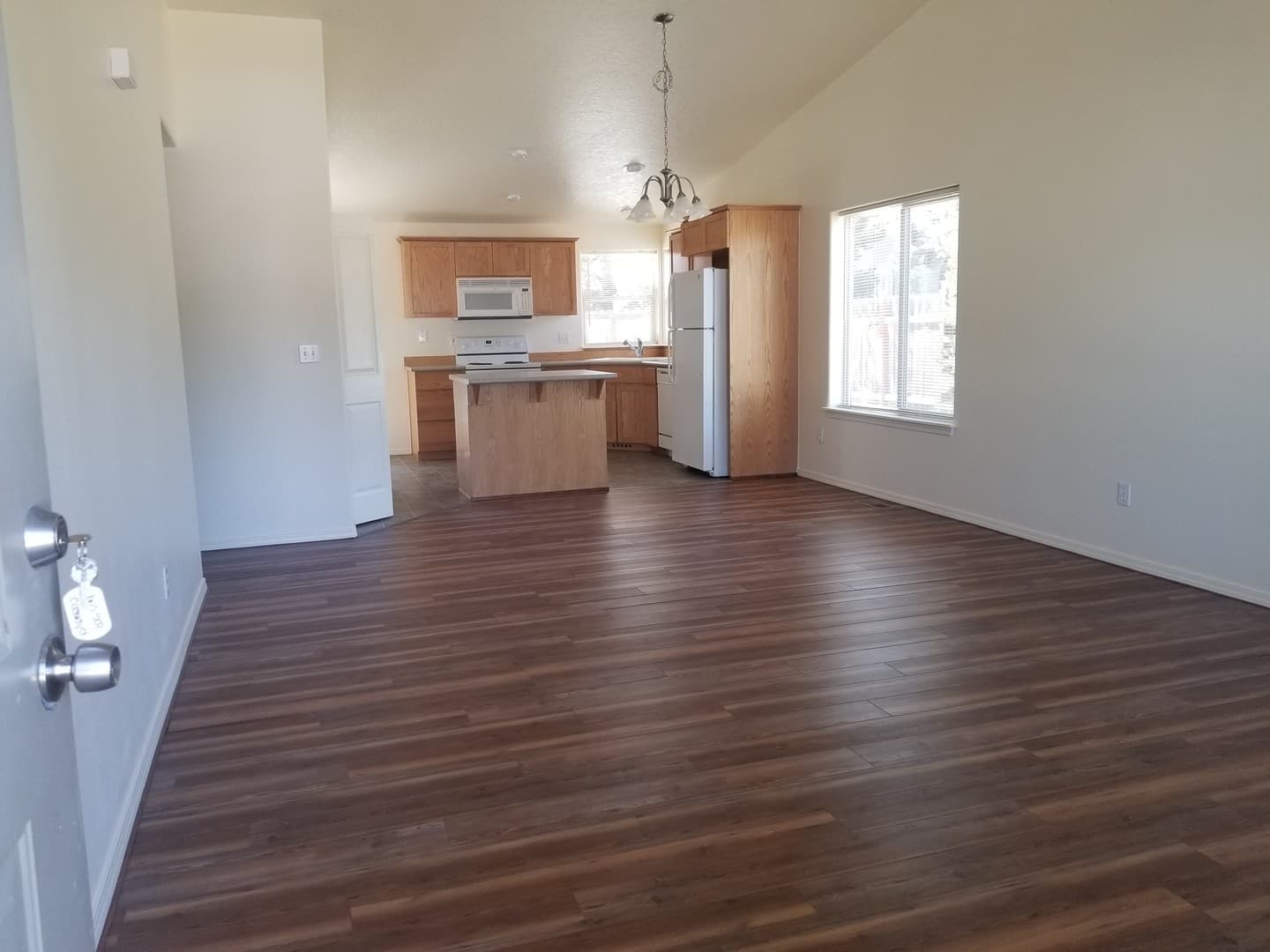 La Pine House: 16457 Cassidy