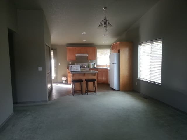 La Pine House: 16457 Cassidy