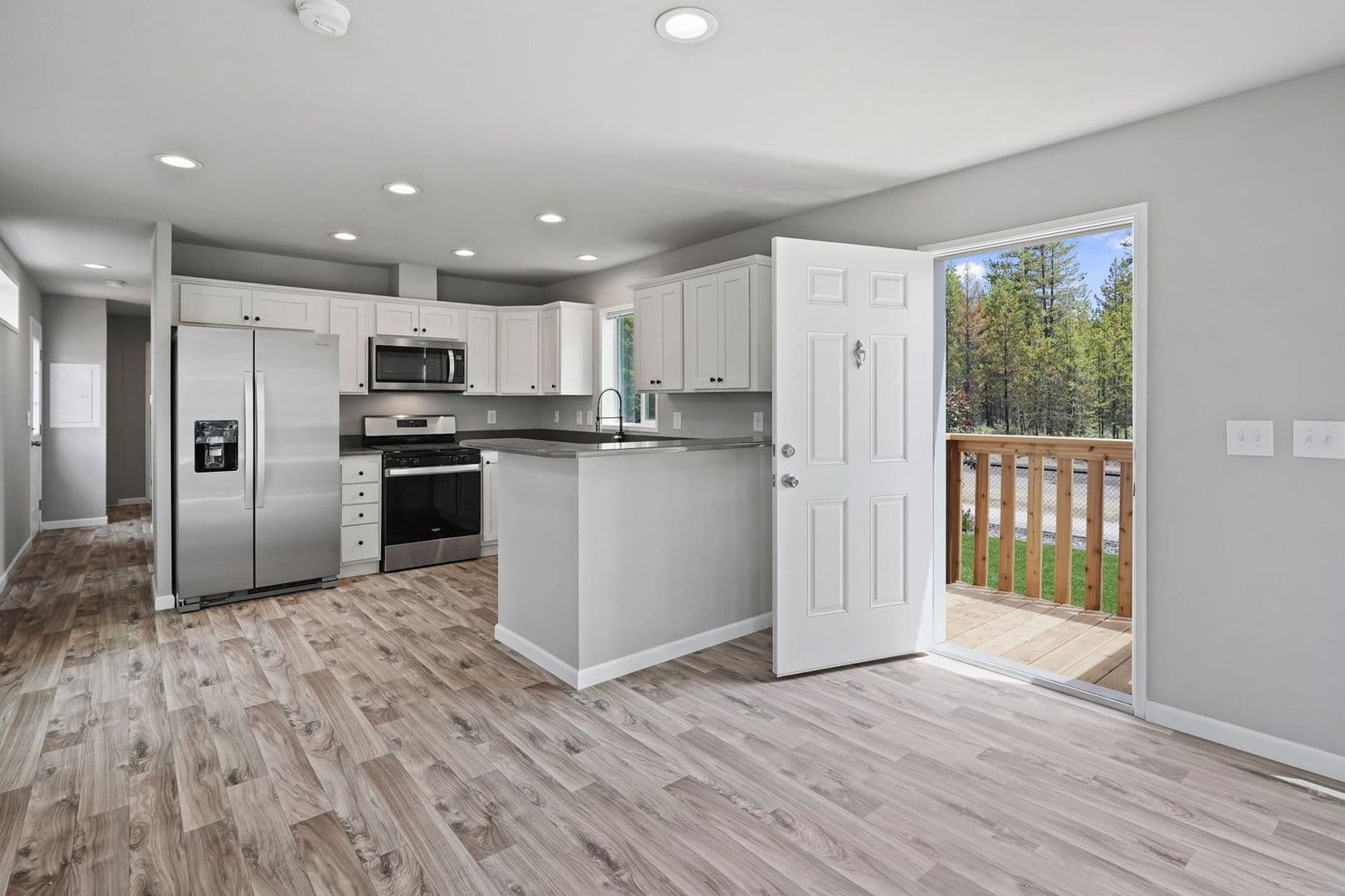 La Pine Apartment: 52663 Drafter Rd.