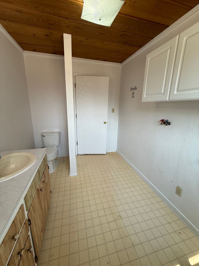 La Pine House: 149927 Midstate Rd