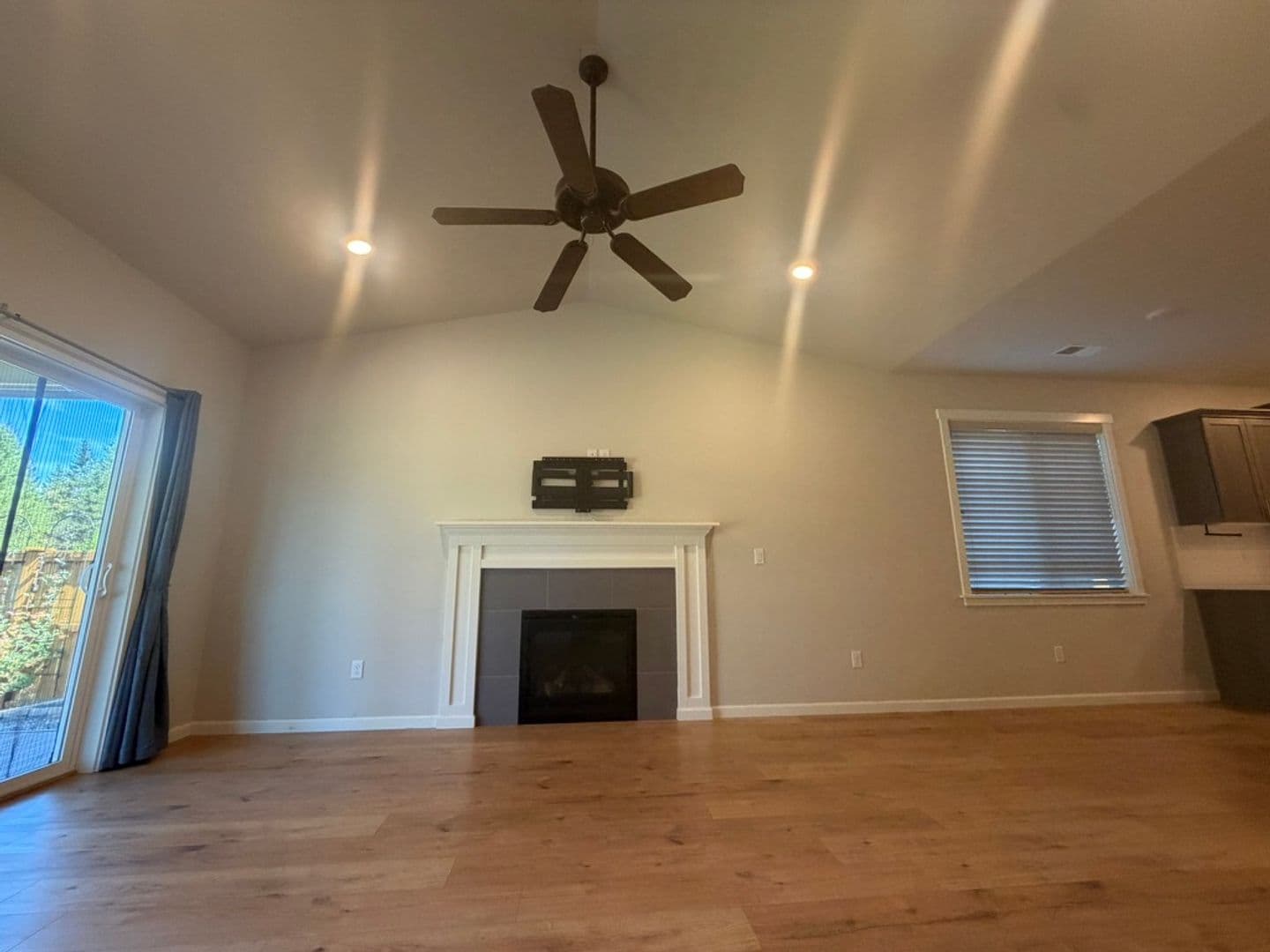 La Pine House: 16624 Pine Creek Dr.