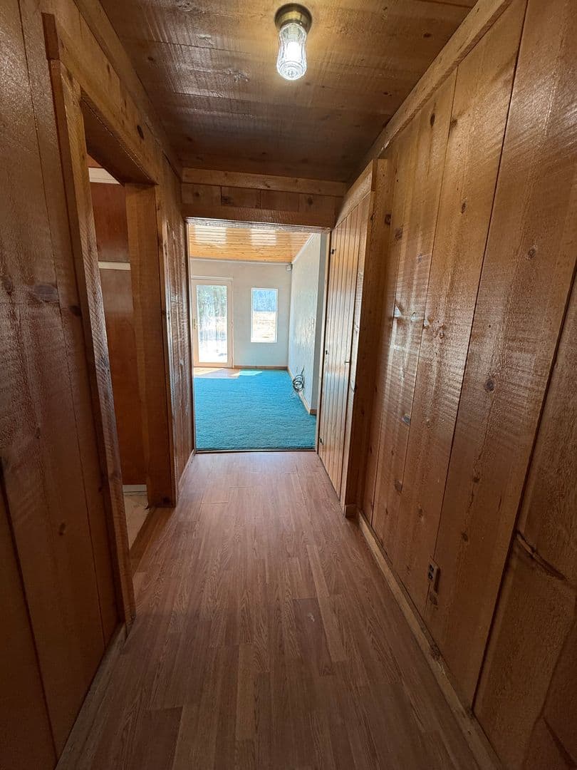 La Pine House: 149927 Midstate Rd