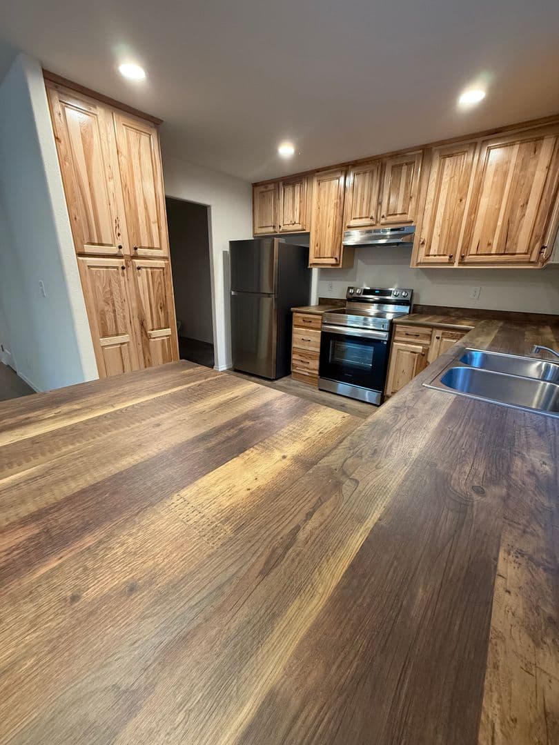 La Pine House: 53277 Big Timber Dr.