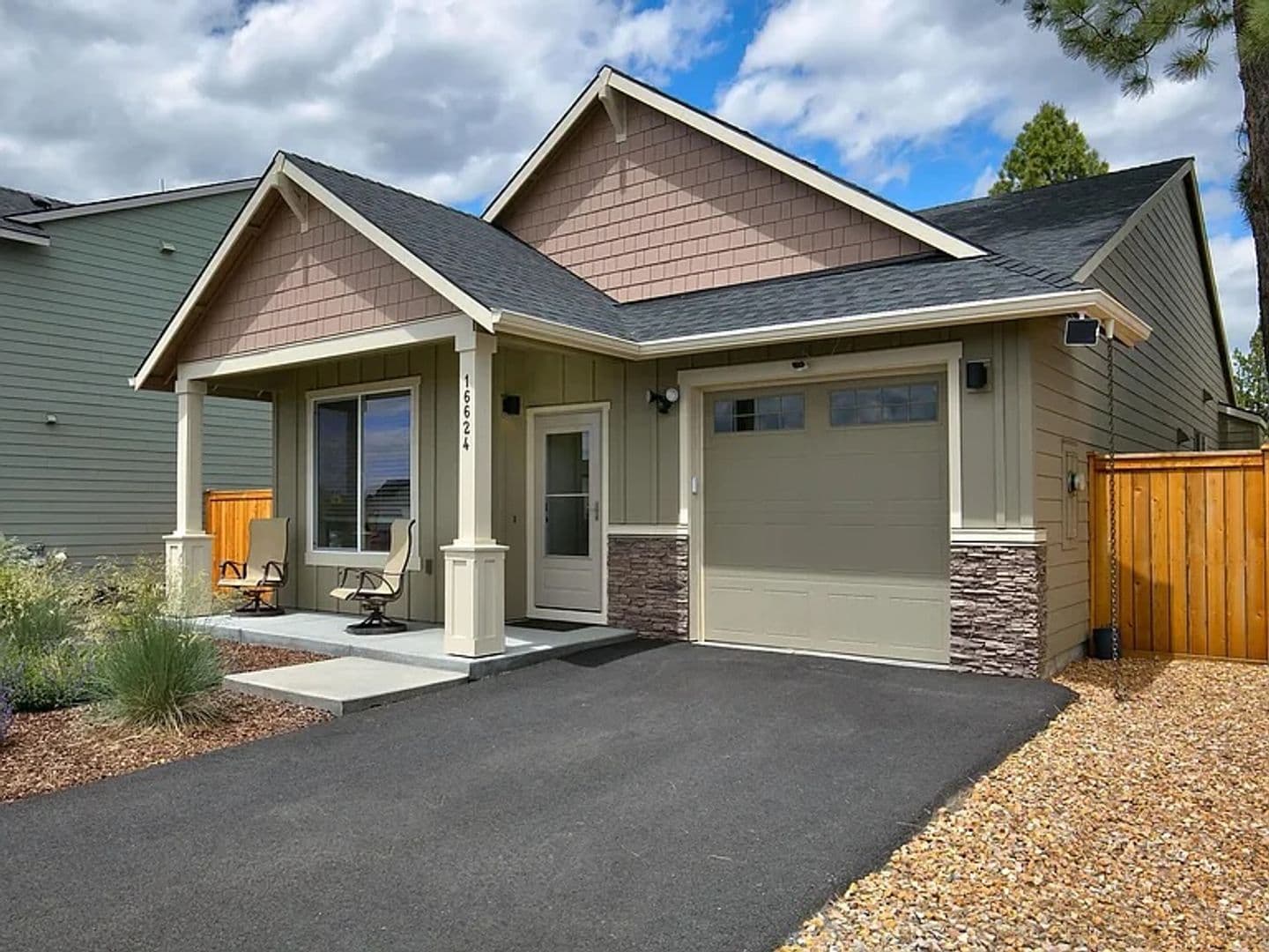 La Pine House: 16624 Pine Creek Dr.