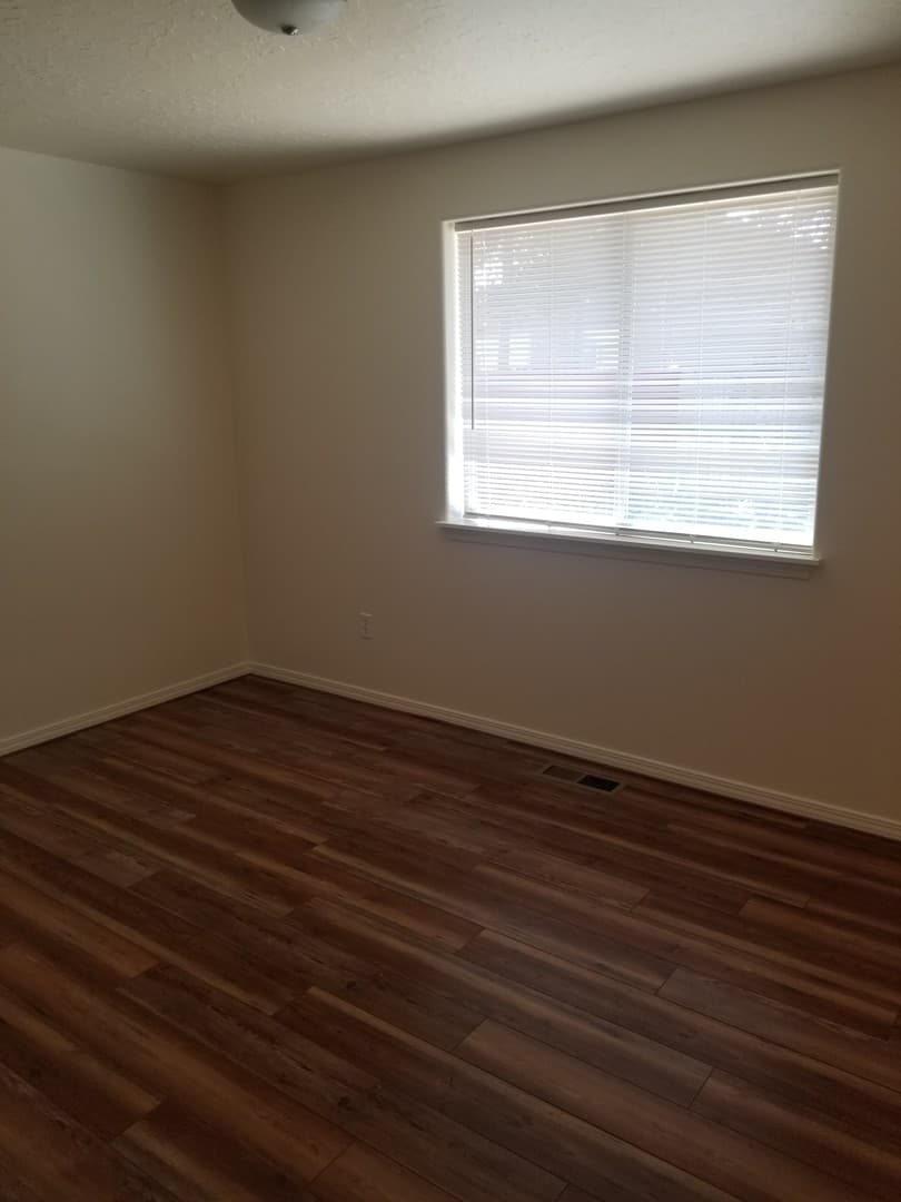 La Pine House: 16457 Cassidy