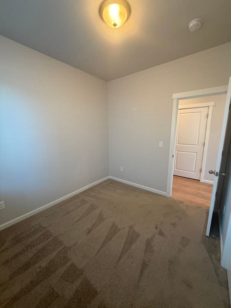 La Pine House: 16624 Pine Creek Dr.