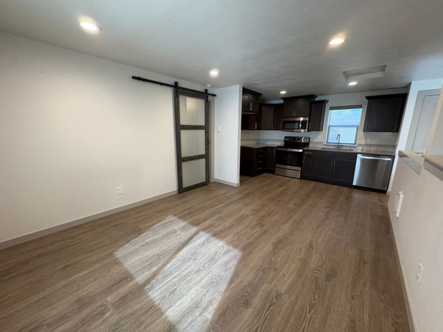 La Pine Apartment: 16488 Carter Ct.