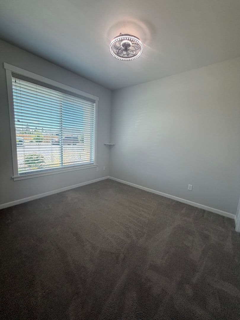 La Pine House: 16624 Pine Creek Dr.