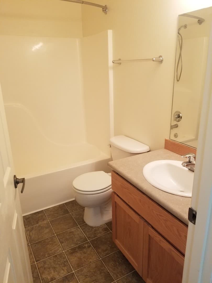 La Pine House: 16457 Cassidy