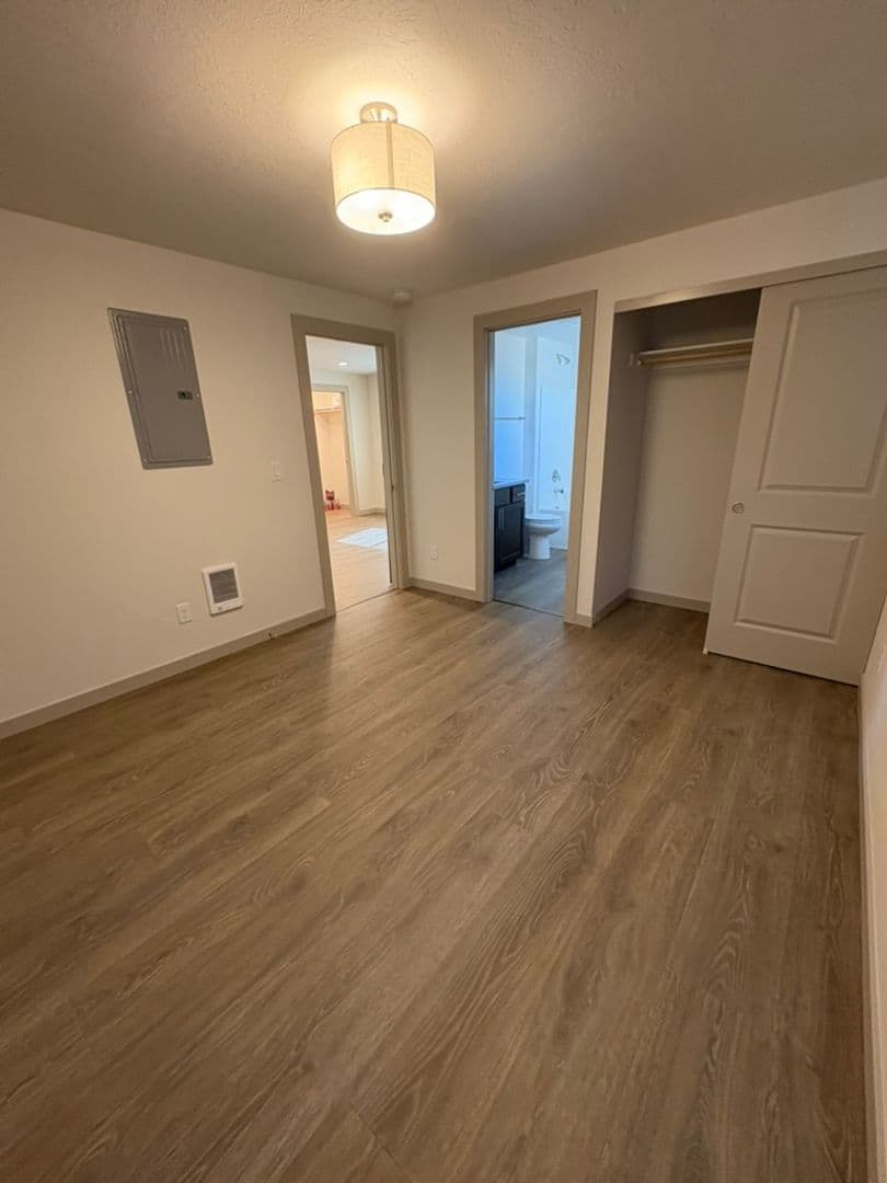 La Pine Apartment: 16488 Carter Ct.