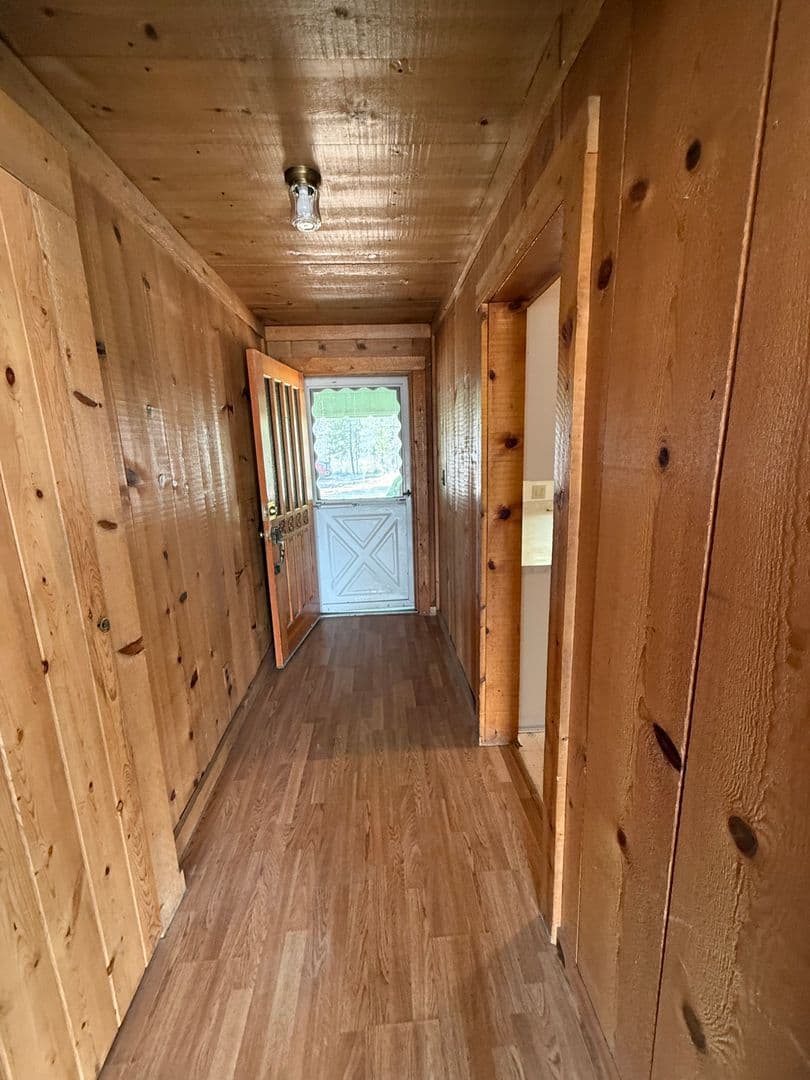 La Pine House: 149927 Midstate Rd