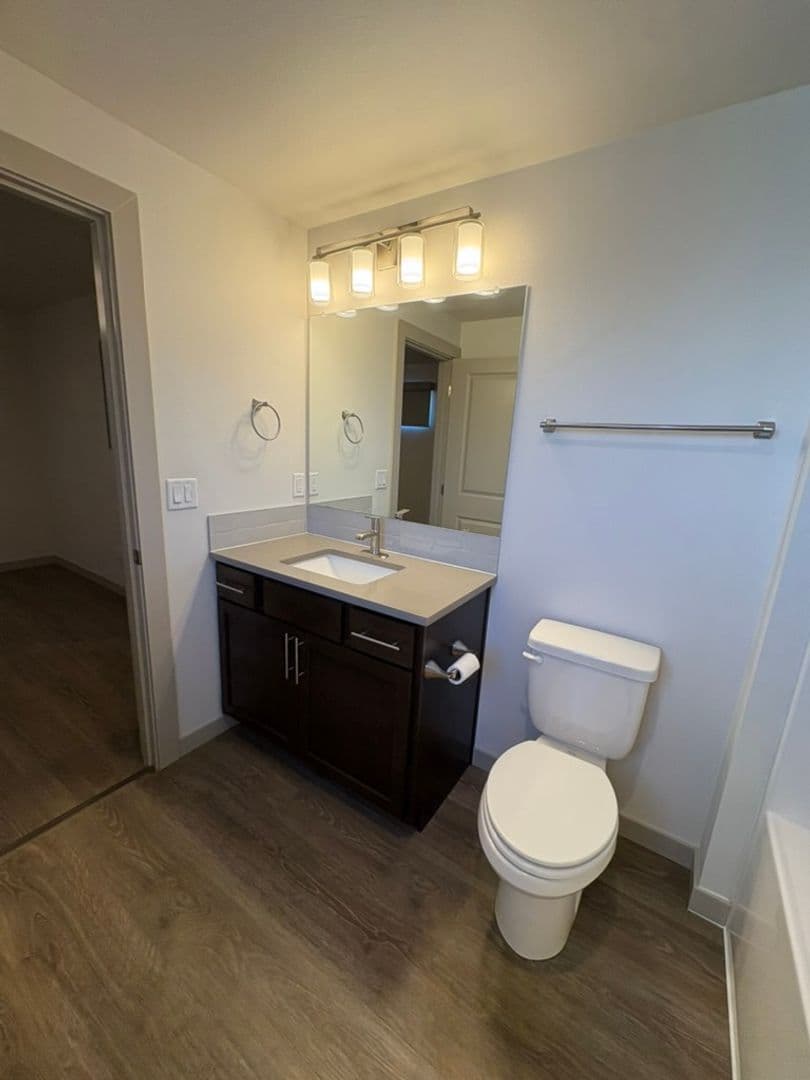 La Pine Apartment: 16488 Carter Ct.