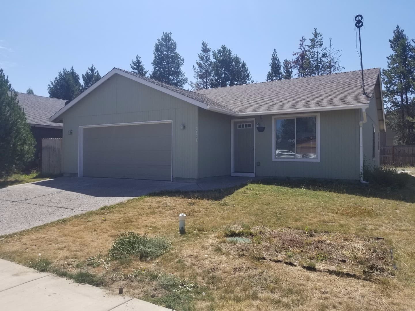 La Pine House: 16457 Cassidy