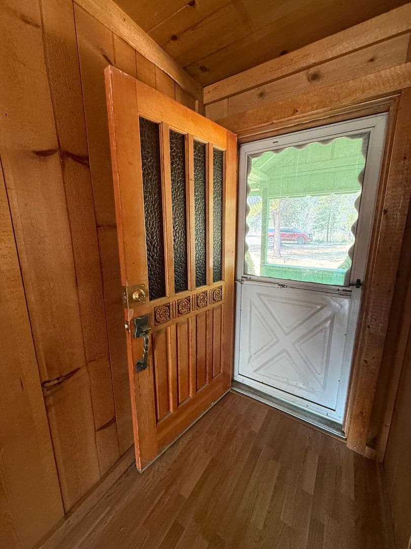 La Pine House: 149927 Midstate Rd