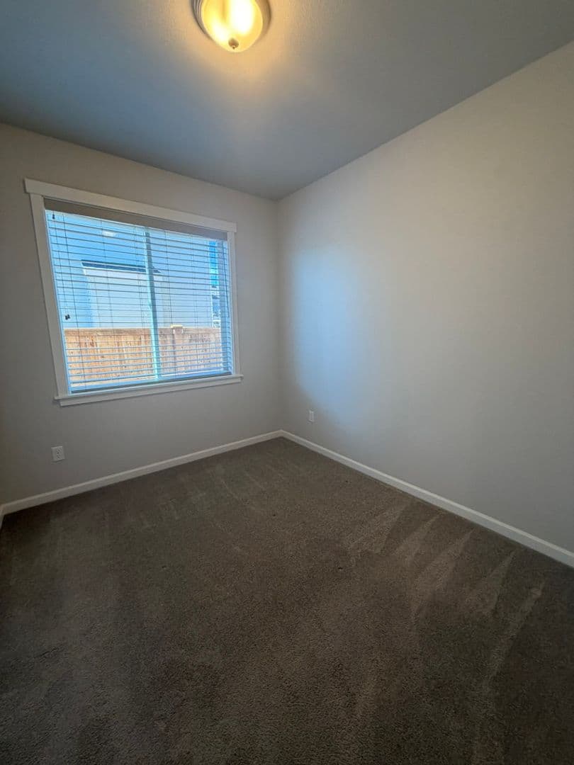 La Pine House: 16624 Pine Creek Dr.