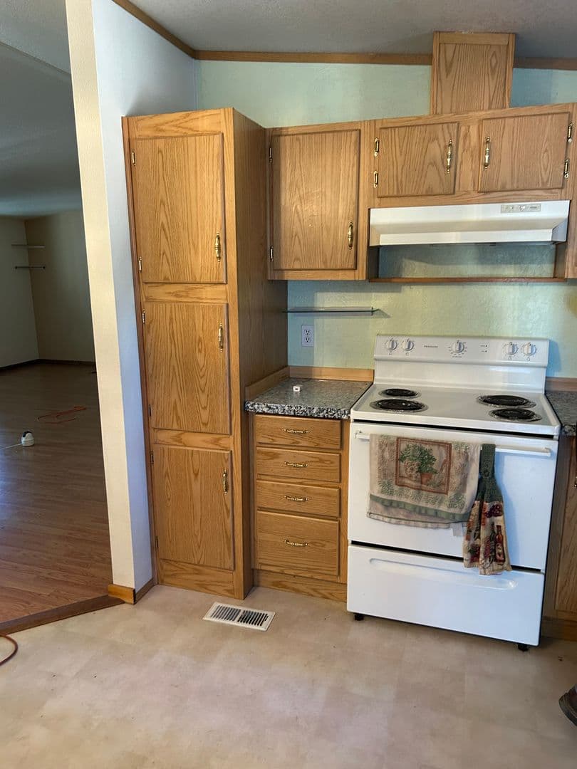 La Pine House: 52405 Antler Ln.