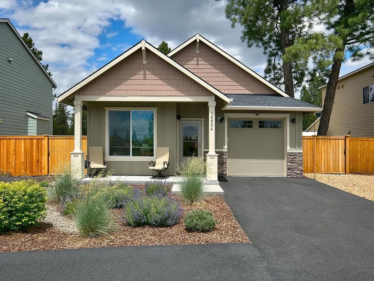 La Pine House: 16624 Pine Creek Dr.