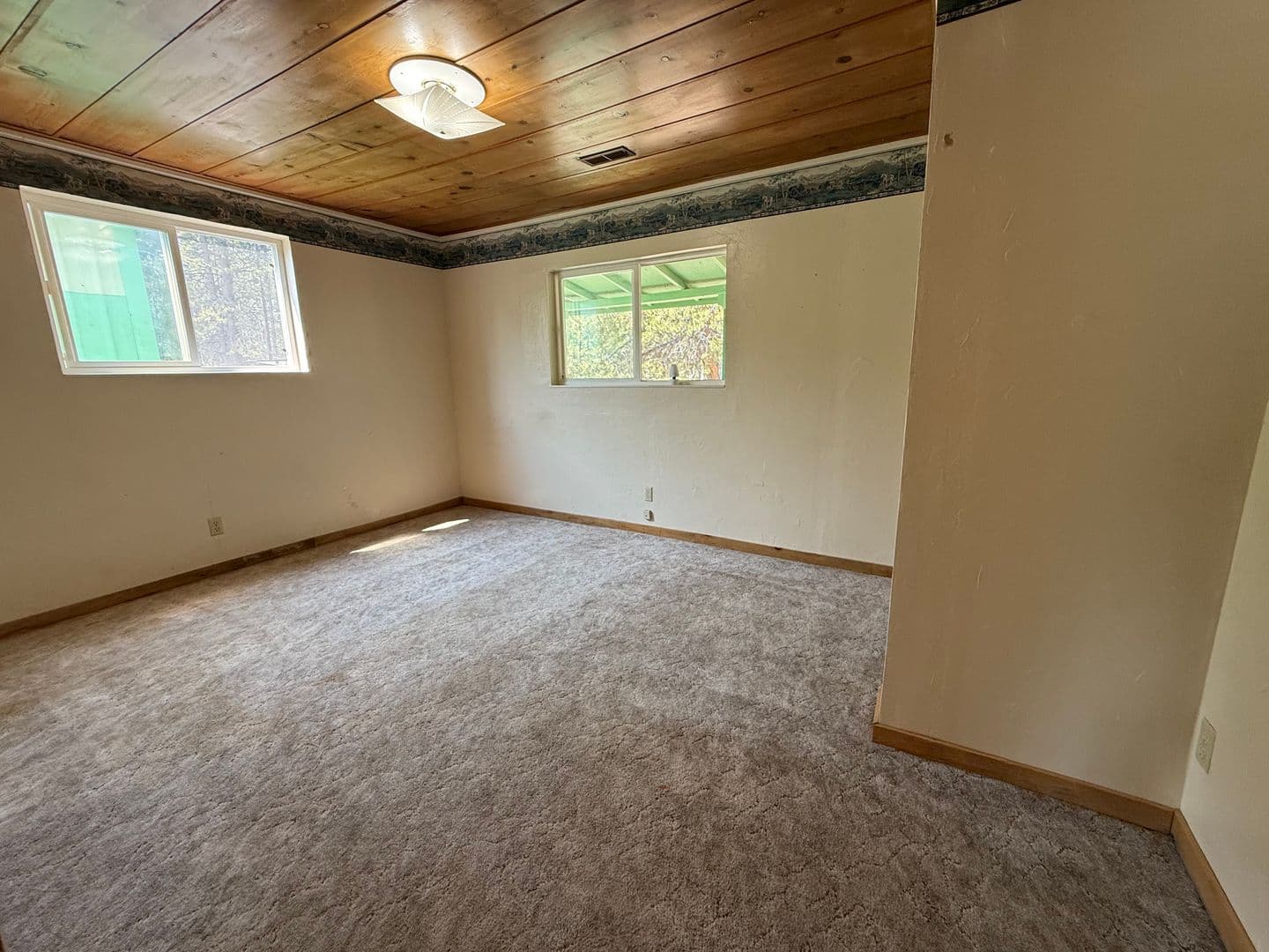 La Pine House: 149927 Midstate Rd